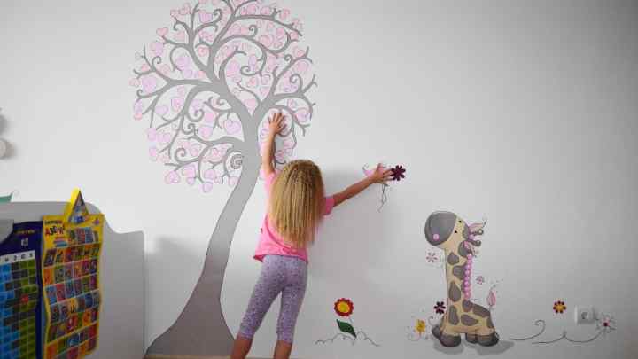 Як намалювати малюнок на стінах